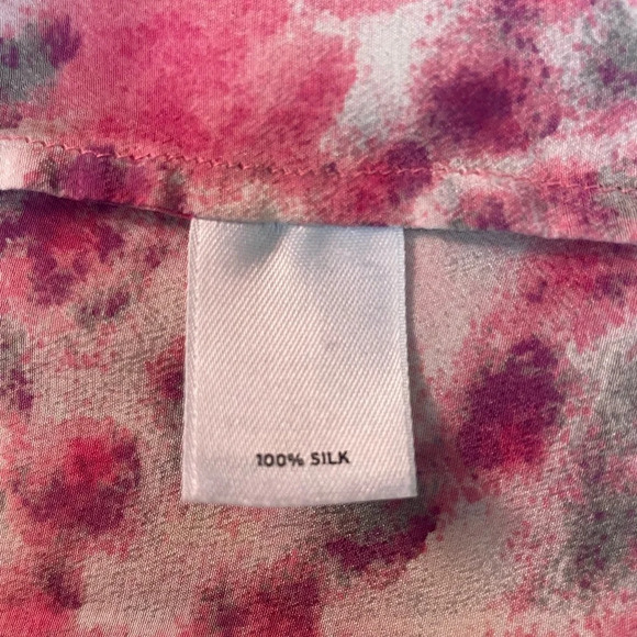 Halogen women’s tank 100% silk size medium Petite
Excellent condition - Picture 5 of 5